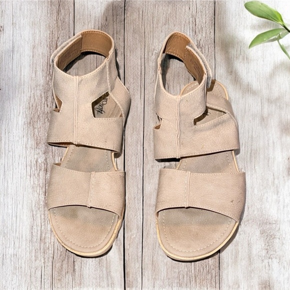 🌹EURO SOFT BY SOFFT TAUPE SANDALS - Picture 2 of 5